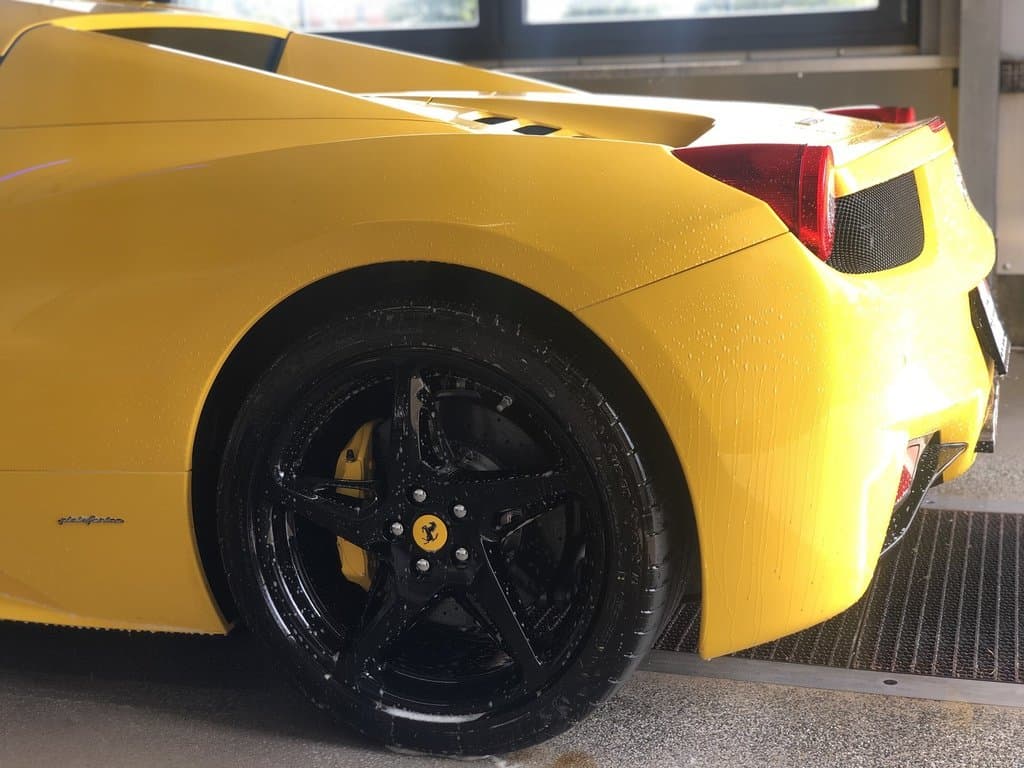 Ferrari 458 nach der Wäsche