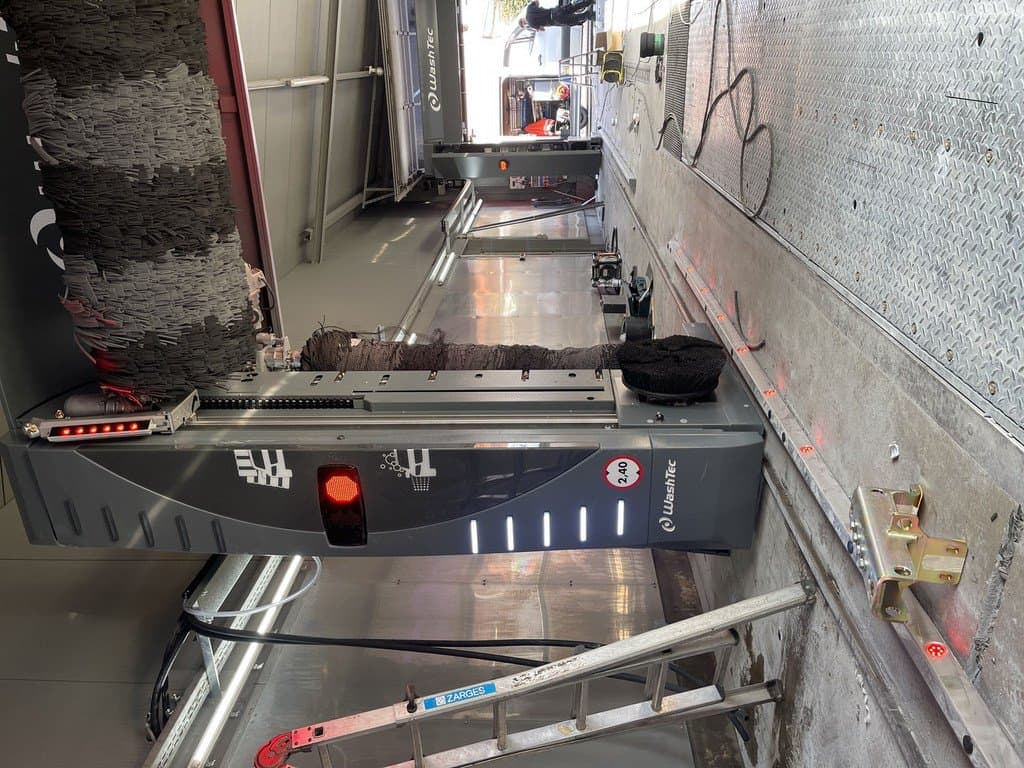 WashTec Waschanlage bei Tag