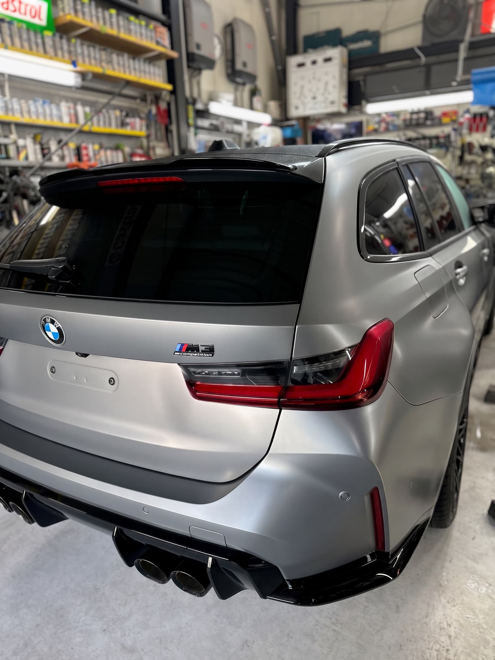 BMW M3 Touring G81 Frozen Pure Grey Metallic in der Werkstatt