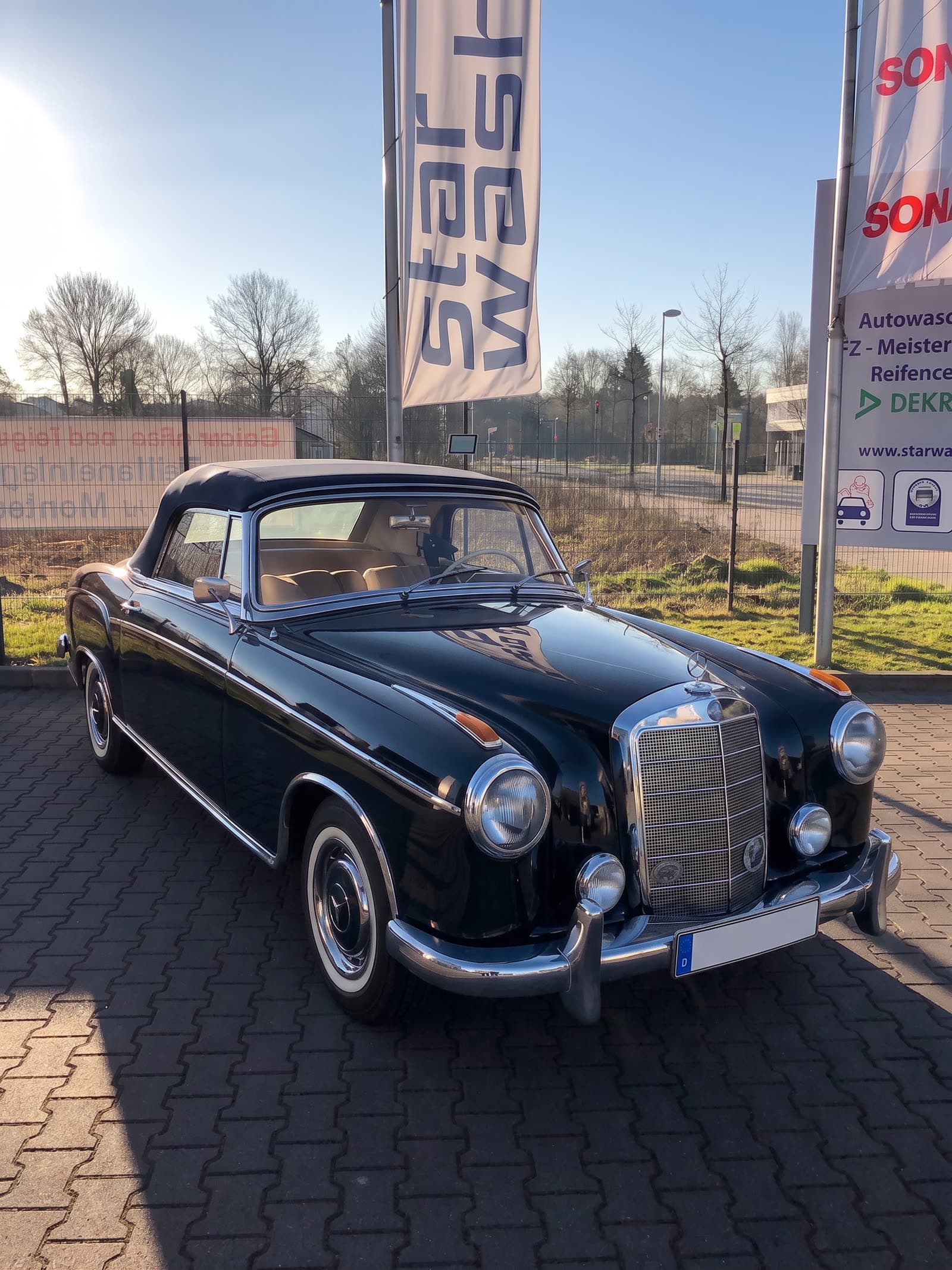 Mercedes-Benz 220S Ponton Cabriolet. Oldtimer-Cabrio aufbereitet