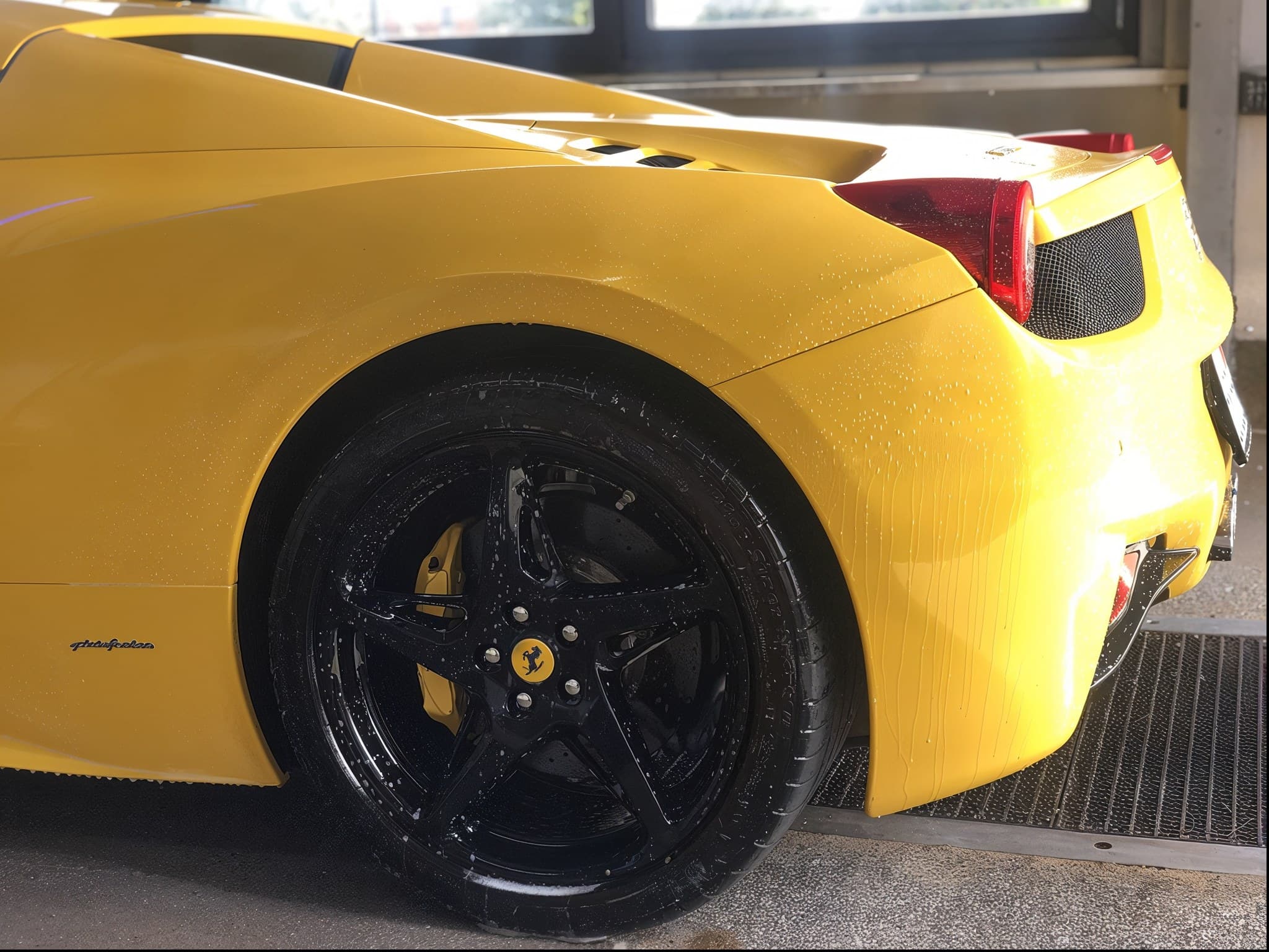 Ferrari 458 in der Waschbox